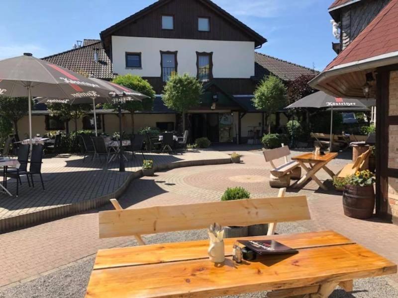 Toschis Station-Motel-Wirtshaus-An Der Autobahn-Bowling Zella-Mehlis Extérieur photo